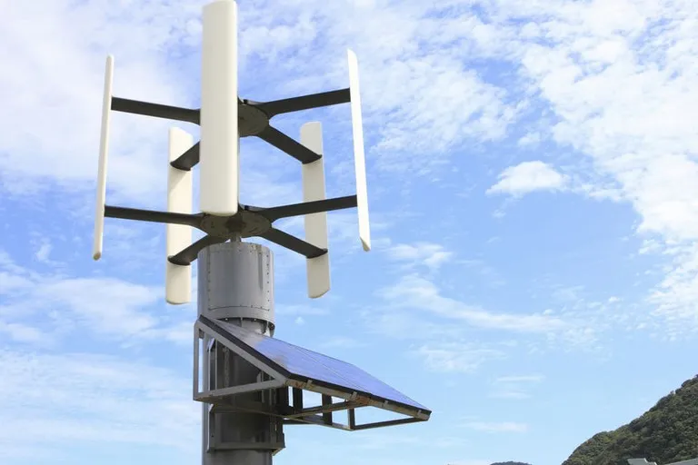 l'installation d'une éolienne hybride