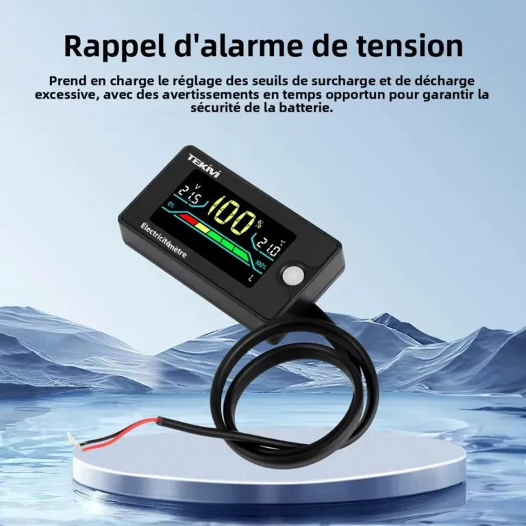 Écran HD du voltmètre affichant la tension en 0,01 V