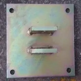 Base de fixation universelle en acier pour mat d'éolienne